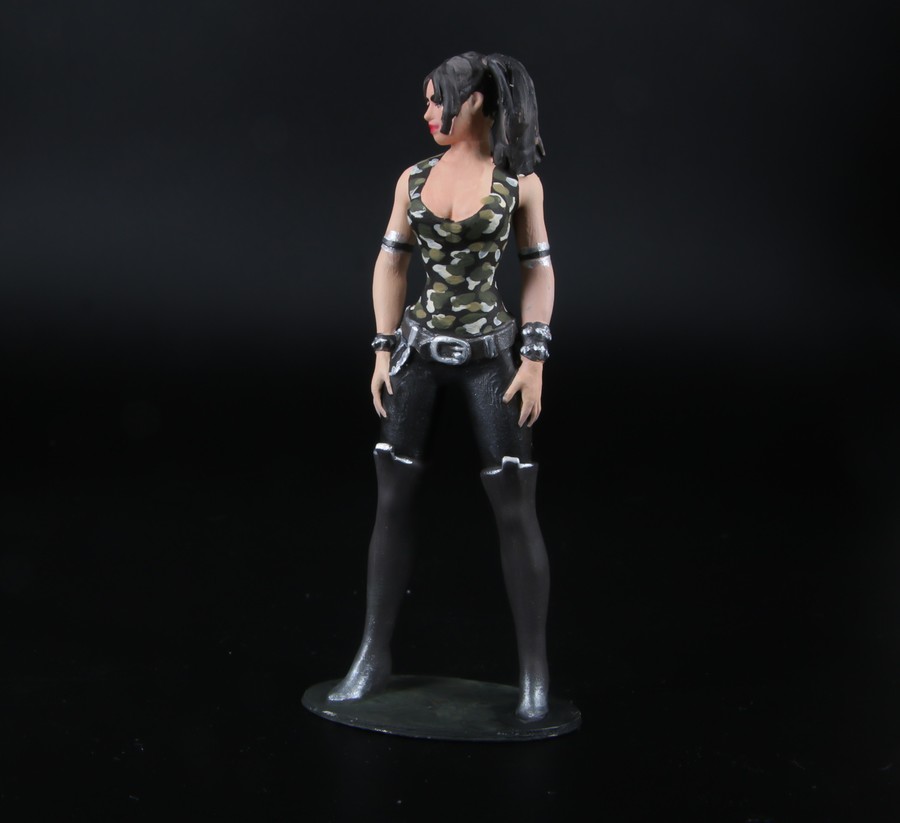 Painted Resin Figure Of Woman A Z Mb Models