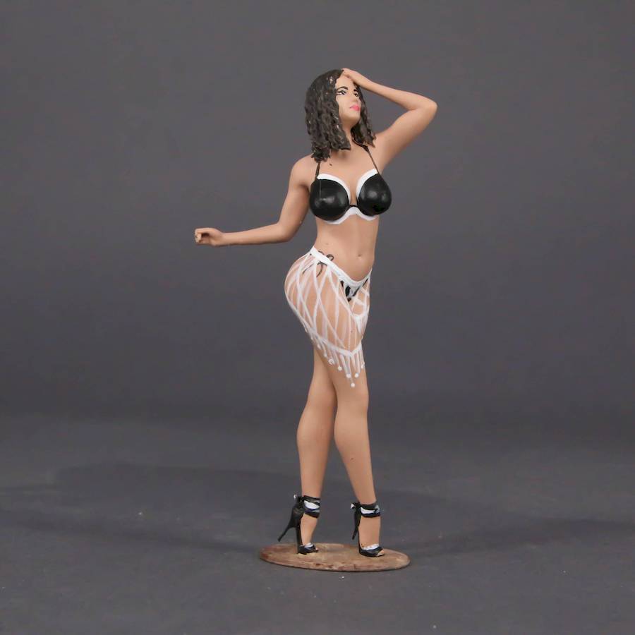 Painted Resin Figure Of Woman A9185 D75A MB Models