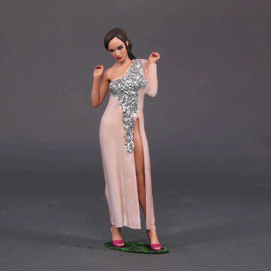 Painted Resin Figure Of Woman A D Mb Models