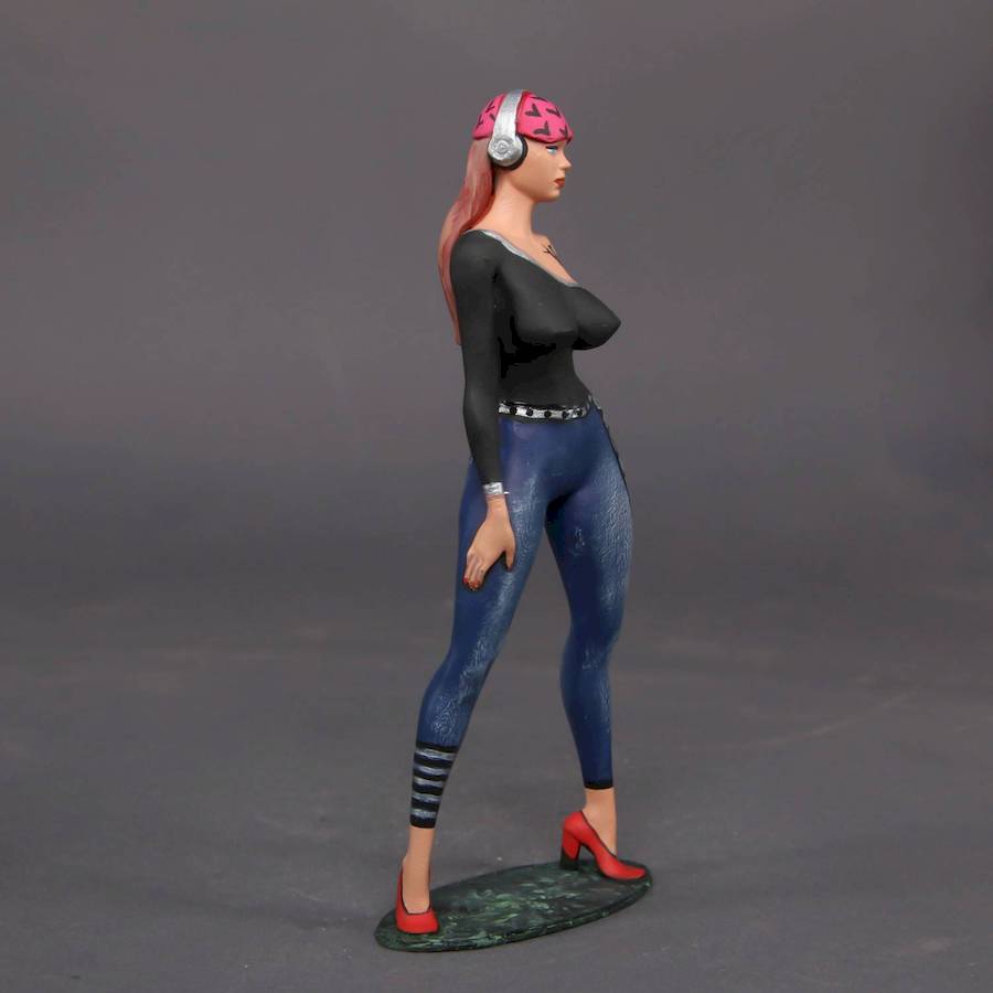 Painted Resin Figure Of Woman A Z B Mb Models