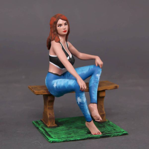 Painted Resin Figure of Woman (A10063 Z235)