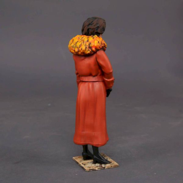 Painted Resin Figure of Woman (A10136 Z854)