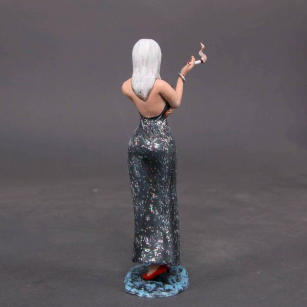 Painted Resin Figure of Woman (A1021 Z137)