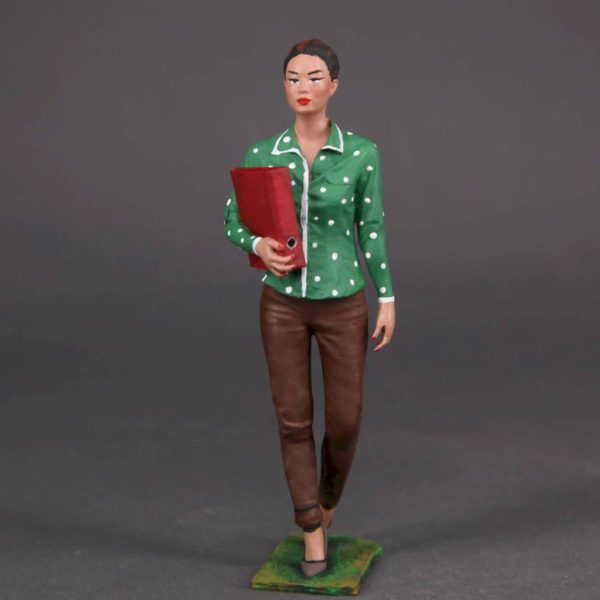 Painted Resin Figure of Woman (A1086 Z643)