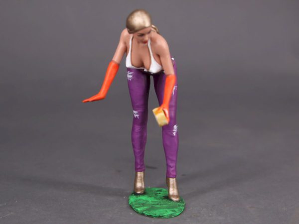 Painted Resin Figure of Woman (A11038 Z527)