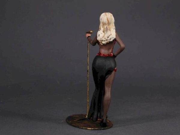Painted Resin Figure of Woman (A11109 Z637)