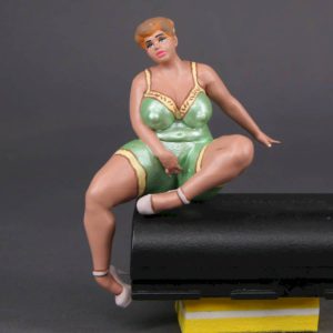 Painted Resin Figure of Woman (A1120 Z905)