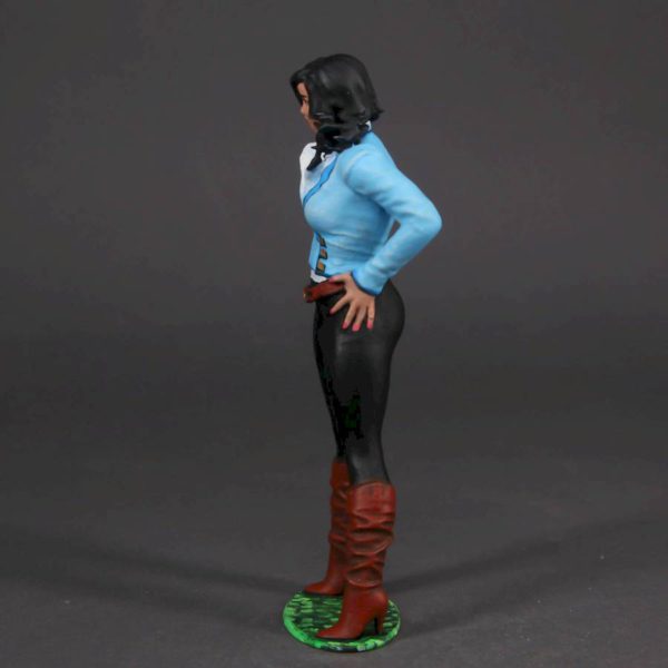 Painted Resin Figure of Woman (A1133 Z966)