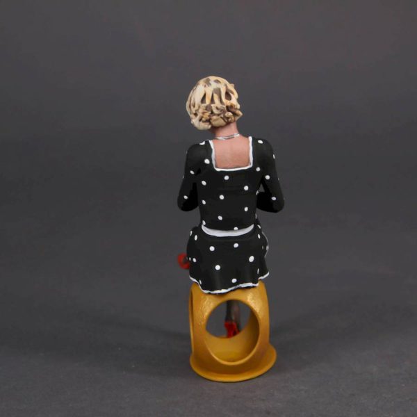 Painted Resin Figure of Woman (A1156 Z406)