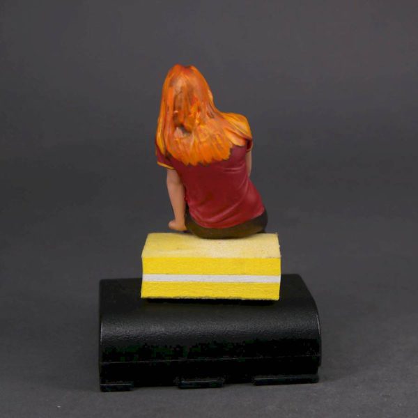 Painted Resin Figure of Woman (A1171 Z981)