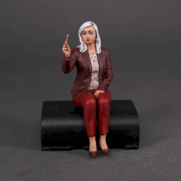 Painted Resin Figure of Woman (A1184 Z374)