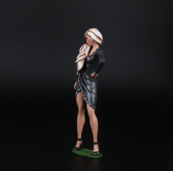 Painted Resin Figure of Woman (A8062 Z604)