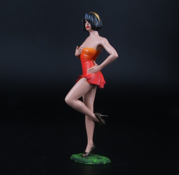 Painted Resin Figure of Woman (A8068 D43A)
