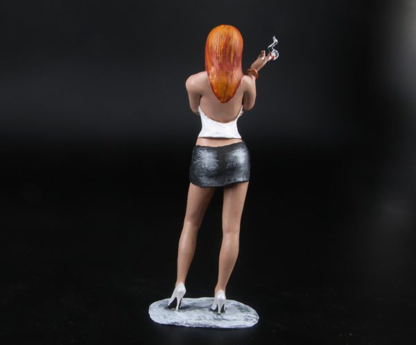 Painted Resin Figure of Woman (A8103 Z137C)