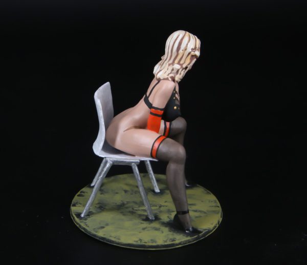 Painted Resin Figure of Woman (A8113 Z175)