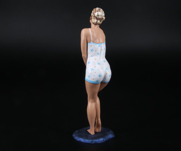 Painted Resin Figure of Woman (A8145 K671)