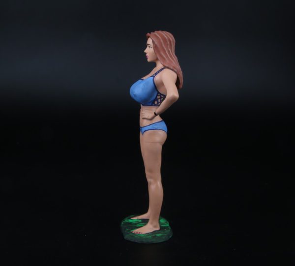 Painted Resin Figure of Woman (A8148 Z232)