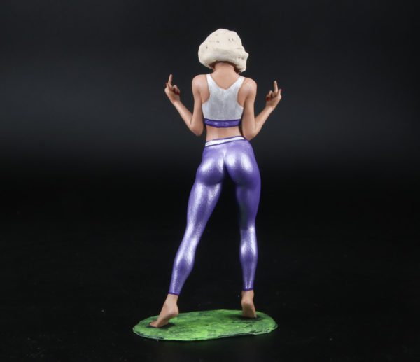 Painted Resin Figure of Woman (A8173 Z136)