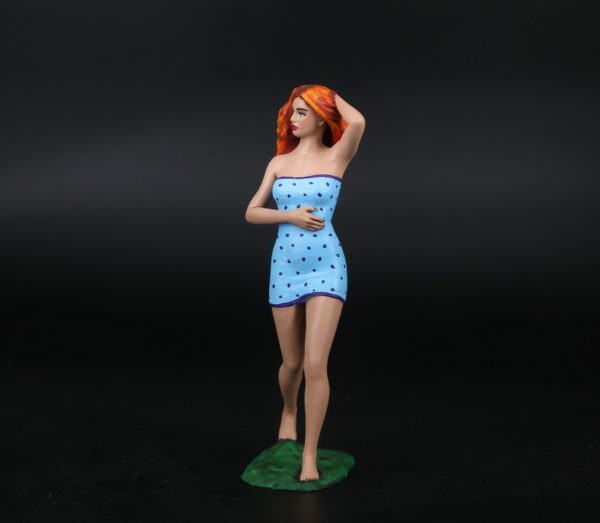 Painted Resin Figure of Woman (A8182 Z876)