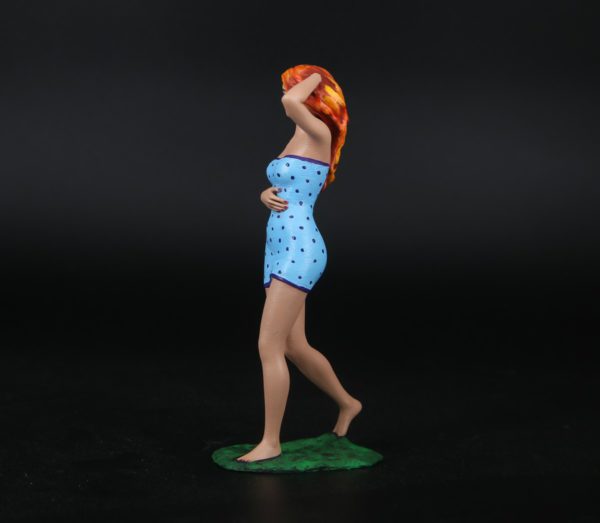 Painted Resin Figure of Woman (A8182 Z876)