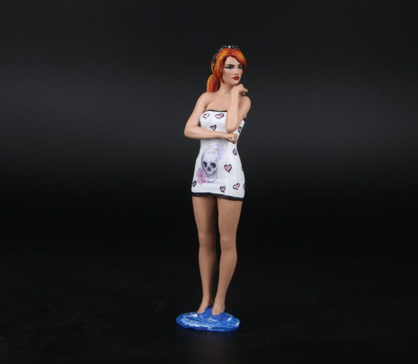Painted Resin Figure of Woman (A8184 Z879)