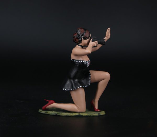 Painted Resin Figure of Woman (A8187 D53)