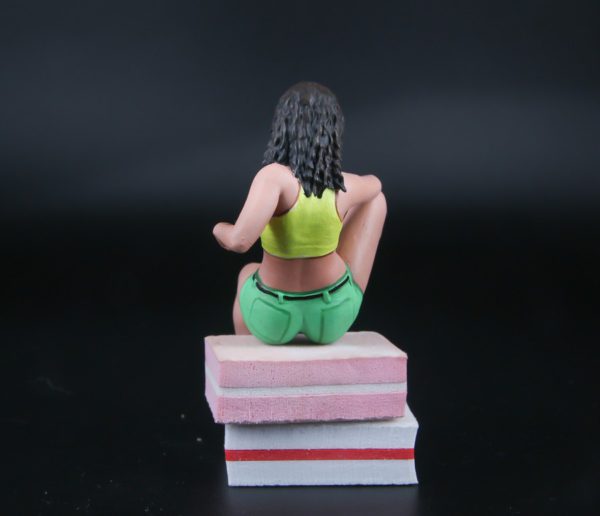Painted Resin Figure of Woman (A8214 D72)