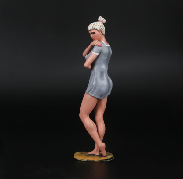 Painted Resin Figure of Woman (A8226 Z862)