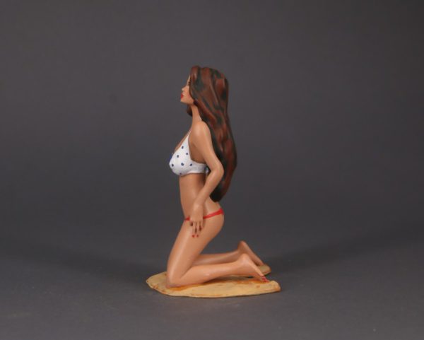 Painted Resin Figure of Woman (A8255 Z160)