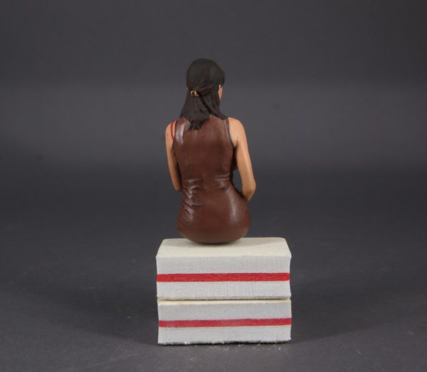 Painted Resin Figure of Woman (A8332 Z219)