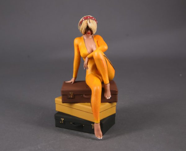 Painted Resin Figure of Woman (A8506 Z152)