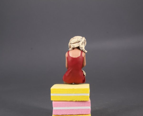 Painted Resin Figure of Woman (A8510 Z84)