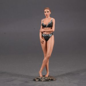 Painted Resin Figure of Woman (A8518 Z36)