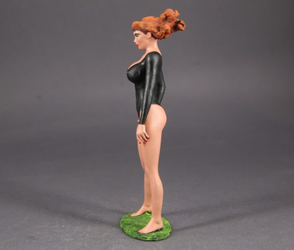 Painted Resin Figure of Woman (A8545 Z33)