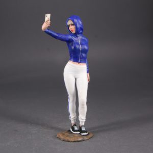Painted Resin Figure of Woman (A8604 Z338)