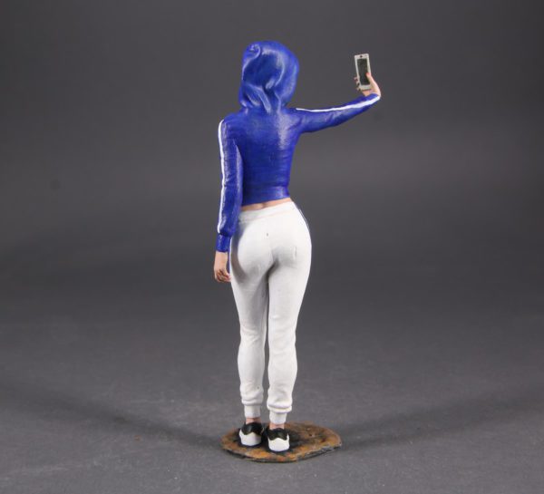 Painted Resin Figure of Woman (A8604 Z338)