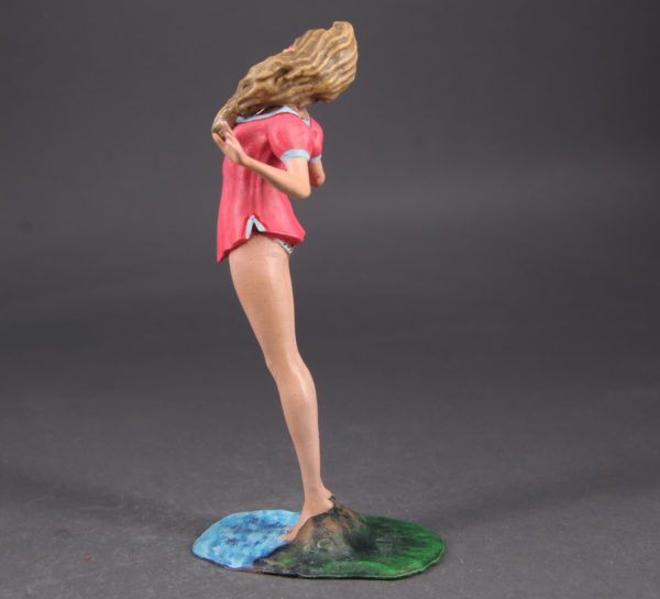 Painted Resin Figure of Woman (A8606 Z382)