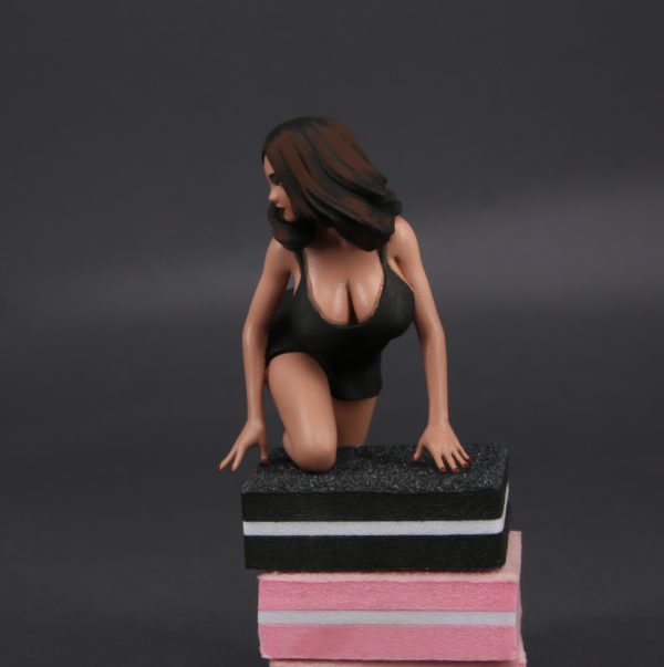 Painted Resin Figure of Woman (A8708 Z240N)