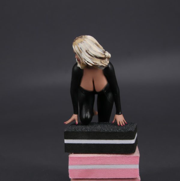 Painted Resin Figure of Woman (A8709 Z240N)