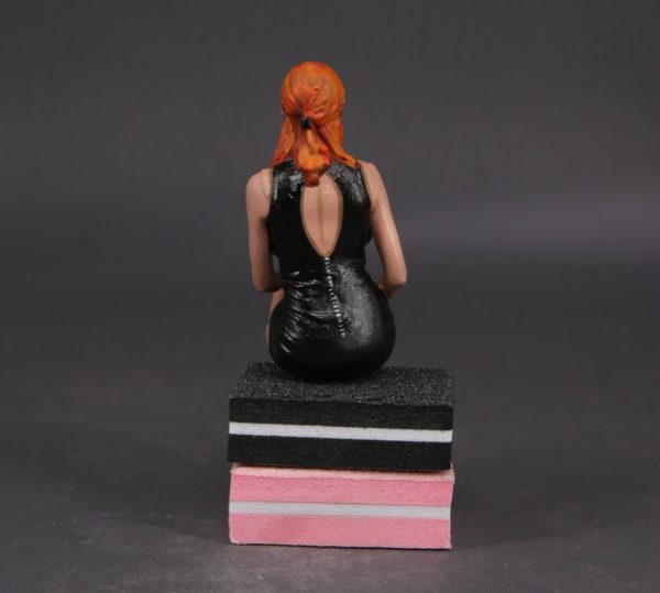 Painted Resin Figure of Woman (A8747 Z219)