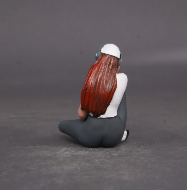 Painted Resin Figure of Woman (A8821 Z73B)