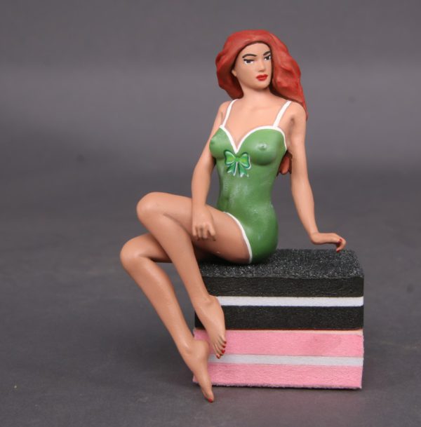 Painted Resin Figure of Woman (A8823 Z54A)