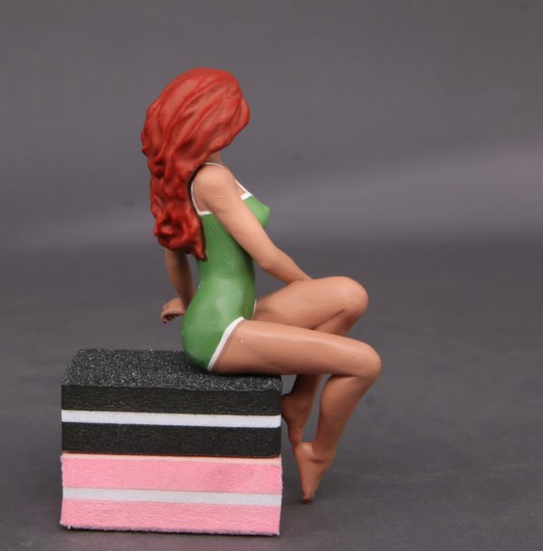 Painted Resin Figure of Woman (A8823 Z54A)