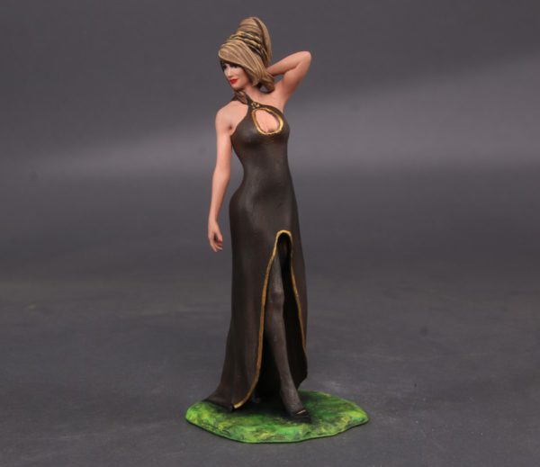 Painted Resin Figure of Woman (A8829 Z86)