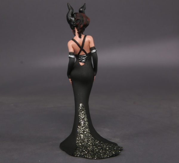 Painted Resin Figure of Woman (A8842 Z82)