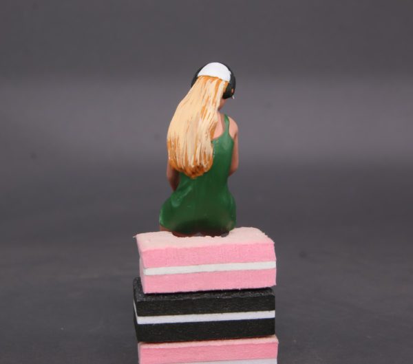 Painted Resin Figure of Woman (A8864 Z84С)
