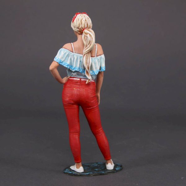 Painted Resin Figure of Woman (A9145 Z947)
