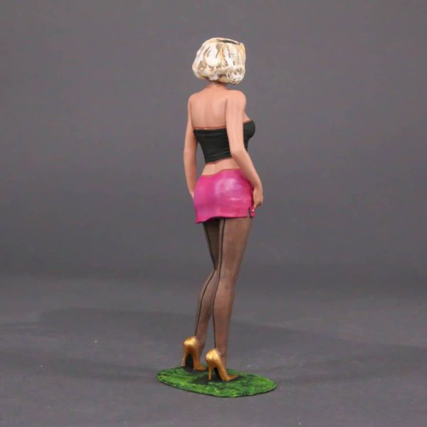 Painted Resin Figure of Woman (A9190 Z56A)
