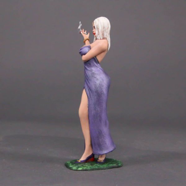 Painted Resin Figure of Woman (A9191 Z137)