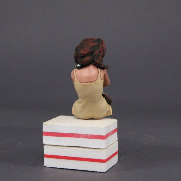 Painted Resin Figure of Woman (A9197 Z84)